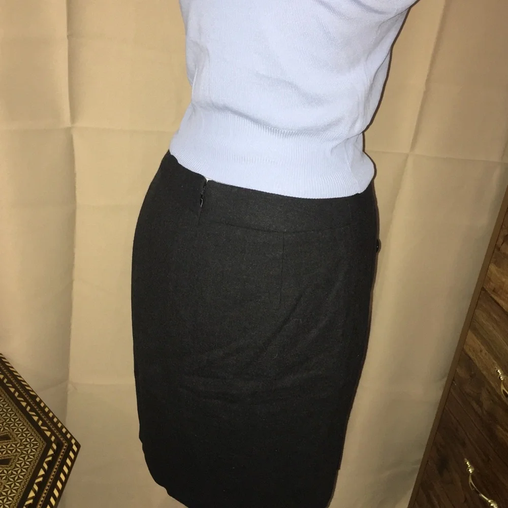 The Limited pencil Skirt‎